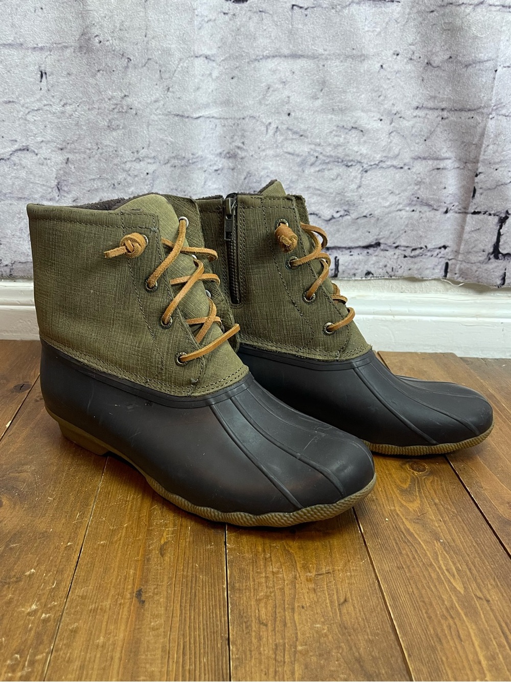 Sperry Womens size 9.5 saltwater duck boots
